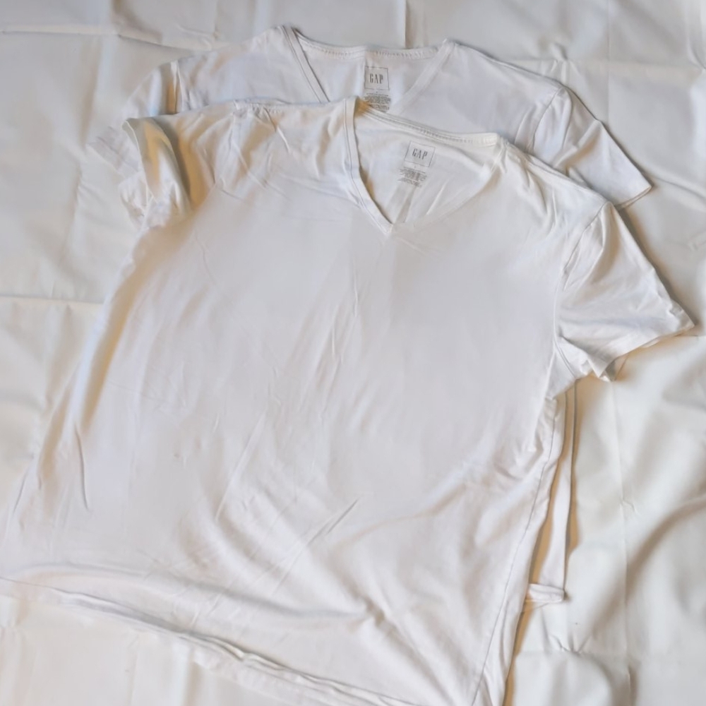 2 Gap Basics V-Neck - White